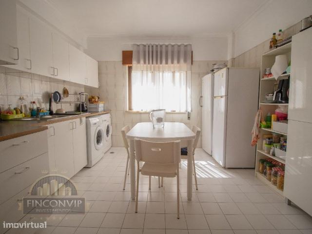 Apartamento T3 c/ Garagem em Cacilhas, Almada