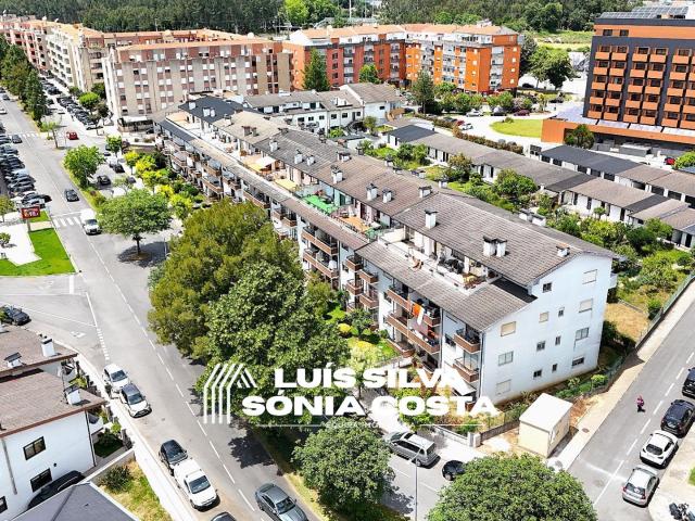 Apartamento T3 c/ Jardim Privado, Terraço & Garagem Fechada – Avenida Francisco Sá Carneiro, Feira!