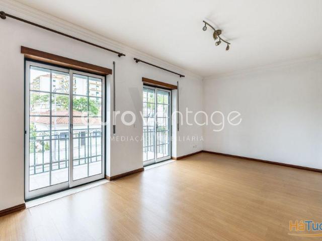 Apartamento T3 c/ Sótão & Parqueamento | Telheiro, Leiria | 26084092970