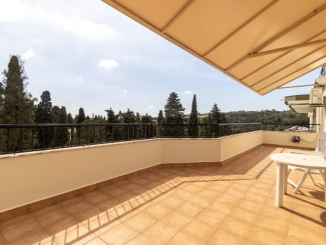 Apartamento T3 c/ Terraço em Campo de Ourique