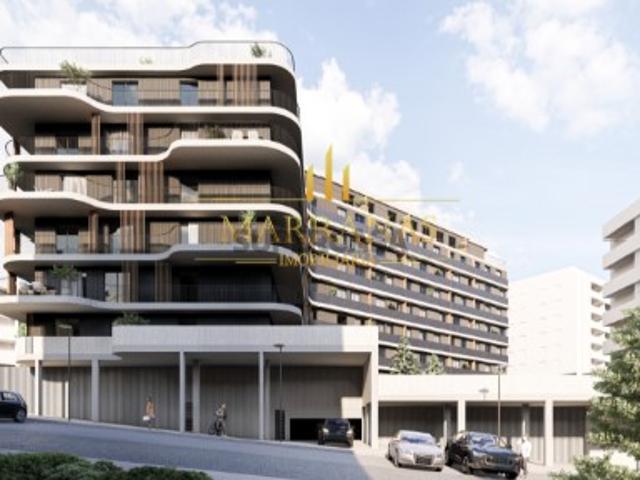 Apartamento T3 c/ varanda