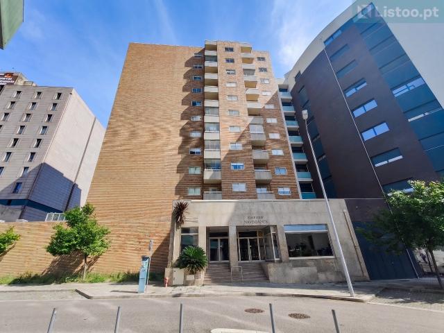 Apartamento T3 c/ Varandas e Garagem | Centro Maia
