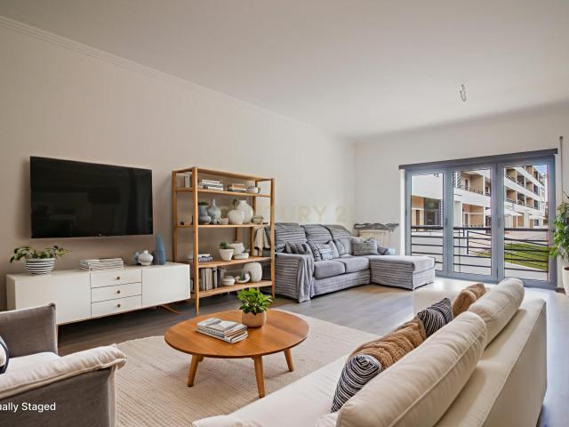 Apartamento T3 c/ 2 Varandas, Garagem Dupla e Terraço com Sala de Eventos
