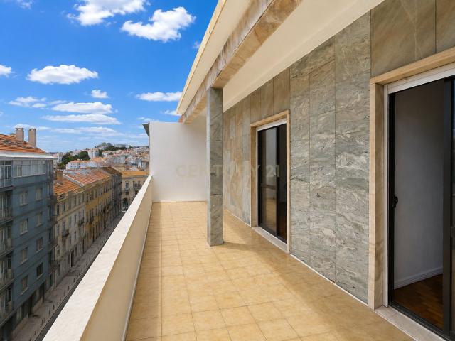APARTAMENTO T3 CAMPO MÁRTIRES DA PÁTRIA COM TERRAÇO, VARANDA E VISTA FANTÁSTICA SOBRE LISBOA