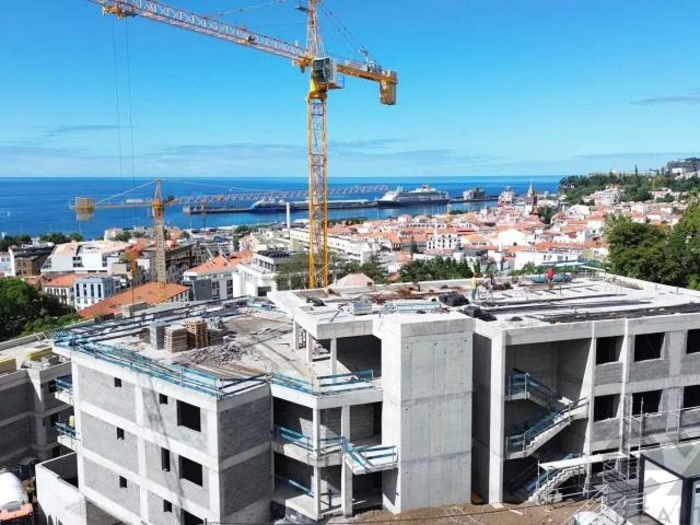 Apartamento T3 Centro do Funchal Vista Baía com Piscina 171m² Santa Luzia Funchal