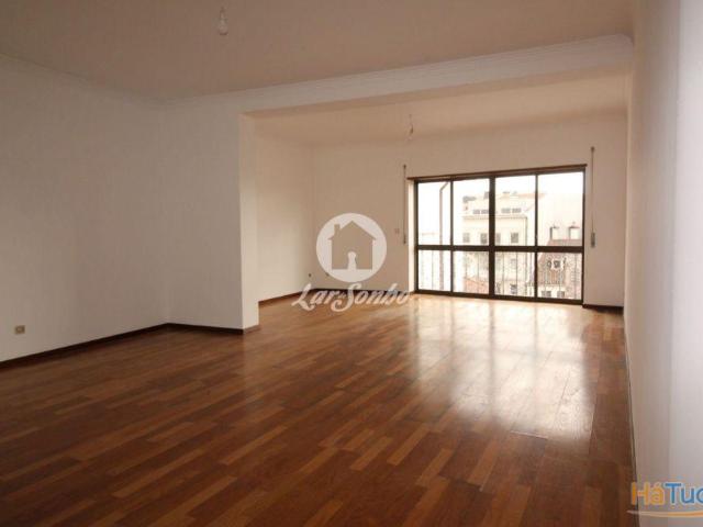 Apartamento T3 Centro da cidade de Fafe POSSIBILIDADE DE CRÉDITO COM GARANTIA DO ESTADO | 26064070136