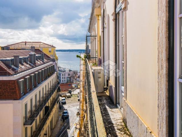 Apartamento T3 CHIADO | VISTA RIO | 260 m² | ELEVADOR | VARANDA