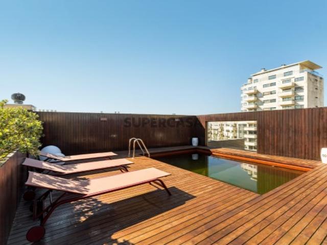 Apartamento T3 com 3 terraços e piscina e vistas de rio e mar