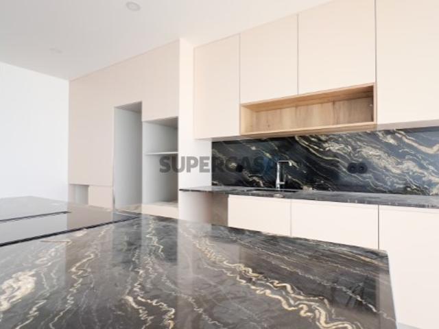 Apartamento T3 com 3 grandes varandas e vista MAR NOVO