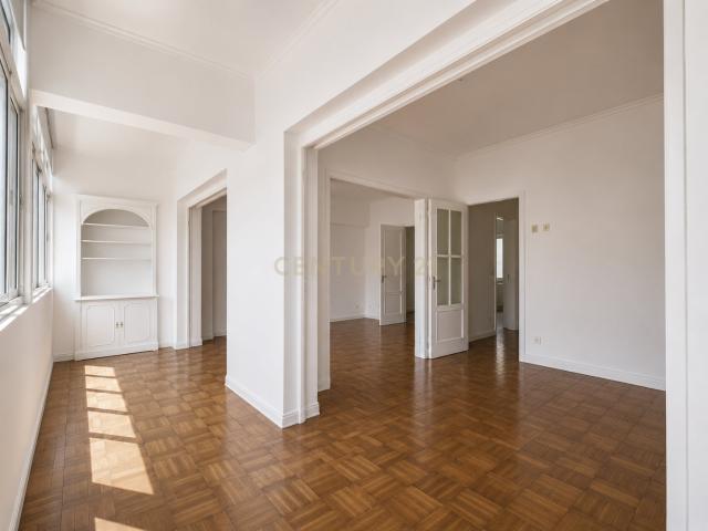 Apartamento T3 com 144m2 | Avenida dos Estados Unidos da América, Alvalade
