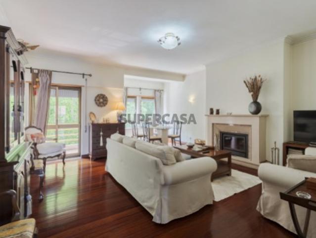 Apartamento T3 com 145m2, 2 frentes solares, 3 varandas na zona do Bonfim/Setúbal