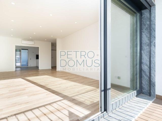 APARTAMENTO T3 COM 156M2 | ALMADA CONSTRUO DE 2023