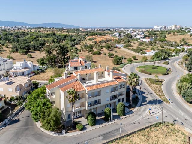 Apartamento T3 com 180 m² a 5 minutos da Praia do Vau – Portimão