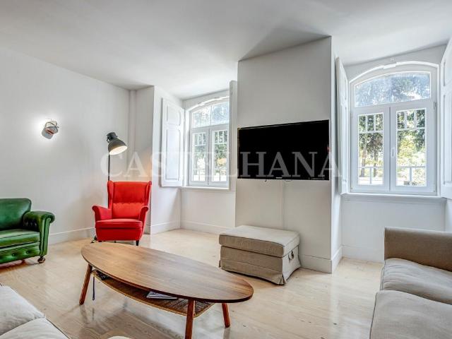 Apartamento T3 com 183m2 e pátio privativo na zona nobre da. 0m² Estrela