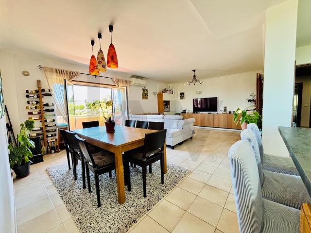 Apartamento T3 com 2 varandas e BOX