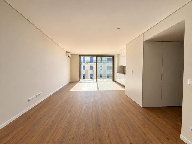 Apartamento T3 com 2 Varandas para Arrendar | Condomínio com Ginásio