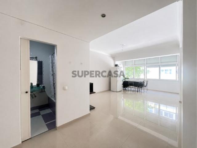 Apartamento T3 com 2 Wc´s e arrecadação
