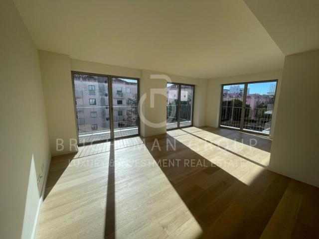 Apartamento T3 com 2 lugares de estacionamento nos Olivais, Lisboa
