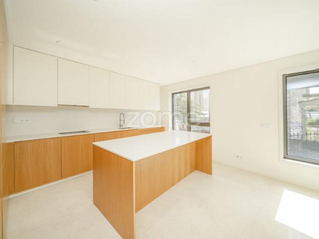 Apartamento T3 com 2 lugares de garagem, Porto