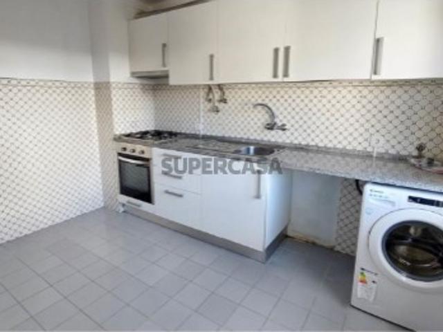 Apartamento T3, com 91 m² de área total, situado em Algueirão Mem Martins, Sintra