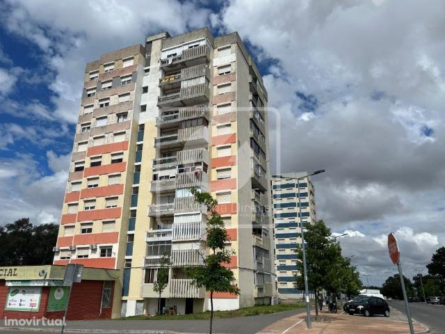 Apartamento T3 com 96 m em Santo Antnio da Charneca, Barreiro A.