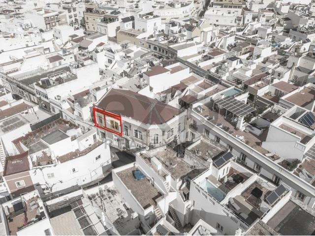 Apartamento T3 com amplo terraço num edifício histórico na b. 145m² Olhão