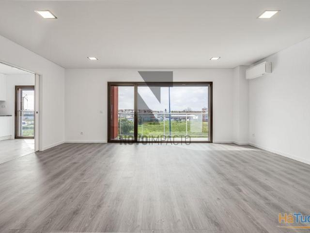 Apartamento T3 com Acabamentos de Elevada Qualidade | Montijo | 26064005789