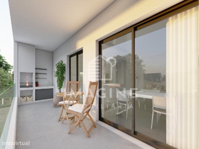Apartamento T3, com box na Quinta da Amizade