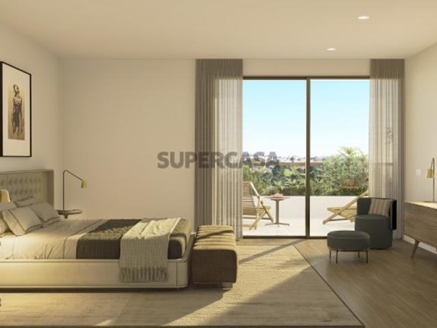 Apartamento T3 com área exterior, em empreendimento com piscina junto à praia, em Canidelo