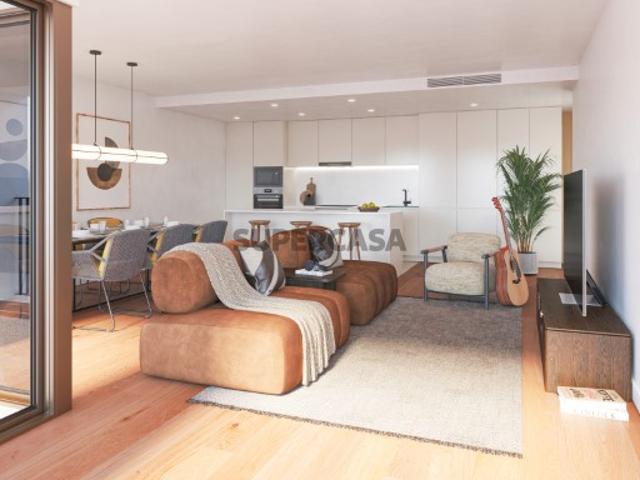 Apartamento T3 com área exterior na Alameda das Antas