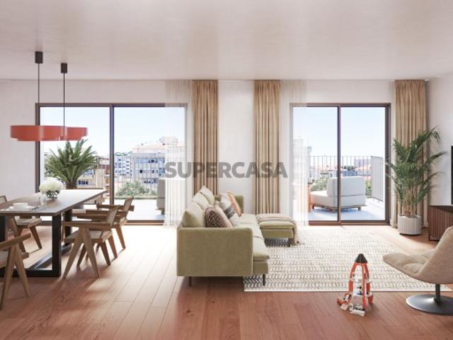 Apartamento T3 com área exterior na Alameda das Antas