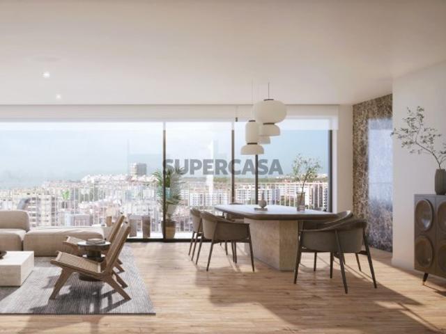 Apartamento T3 com área exterior no parque de Monsanto Lisboa