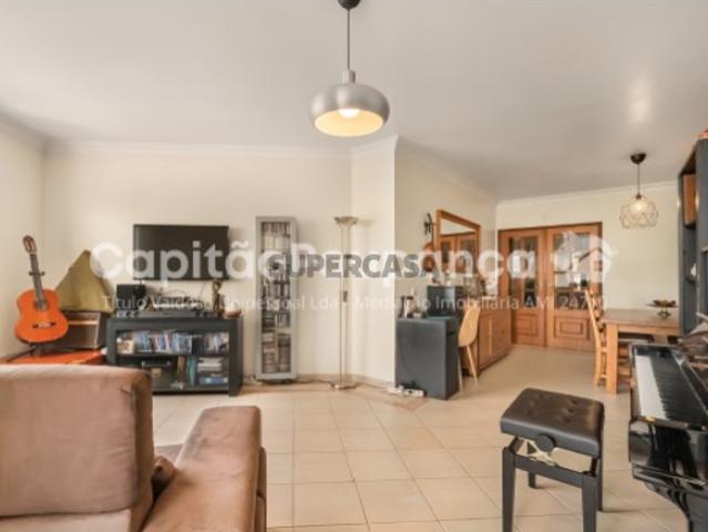 Apartamento T3 com arrecadação