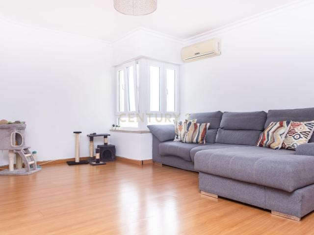 Apartamento T3 em Almada com garagem e arrecadação
