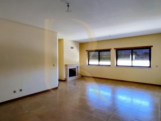 Apartamento T3 com arrecadação, elevador nas Colinas do Sul Paio Pires