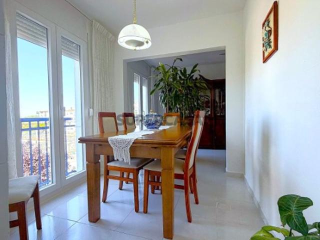 Apartamento T3 com Arrecadação, na Praceta João Villaret, Vale da Amoreira