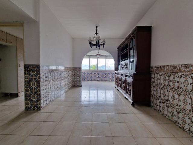 APARTAMENTO T3 COM ARRECADAÇÃO NOS OLIVAIS