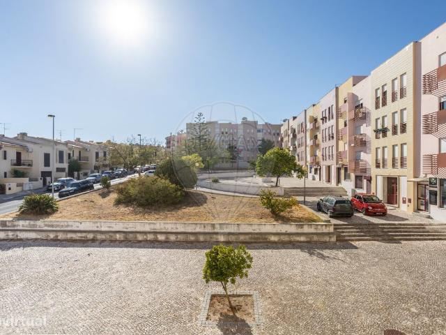 Apartamento T3 com Arrecadao Vila Nova de Caparica
