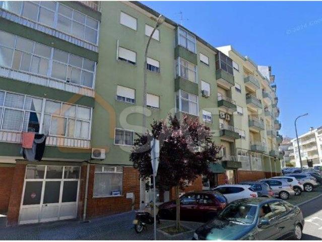 Apartamento T3 Remodelado com Varanda