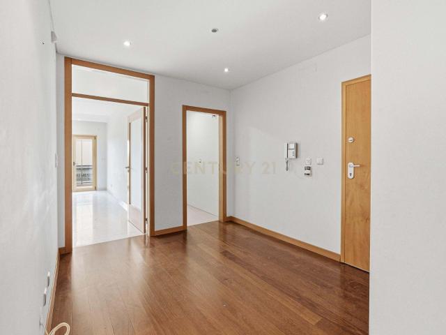 Apartamento T3 com box de 30 m² | Vila Chã – Amadora