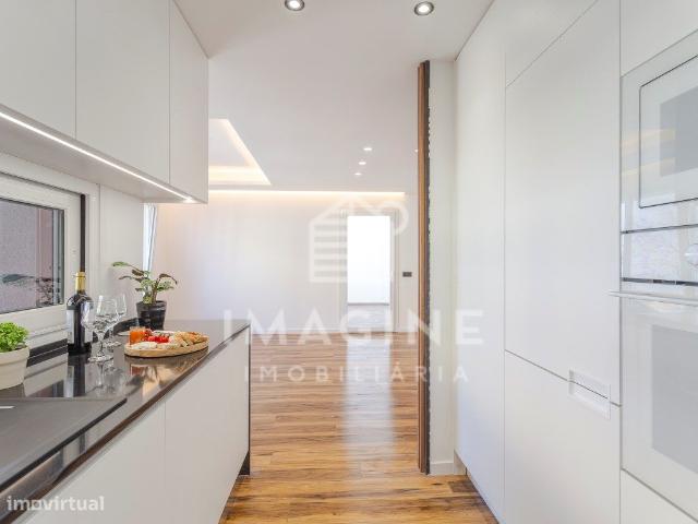 Apartamento T3, com Box e Varandas na Quinta da Amizade