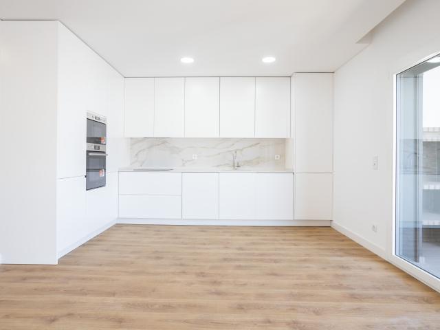 Apartamento T3 com Box | Santo António dos Cavaleiros