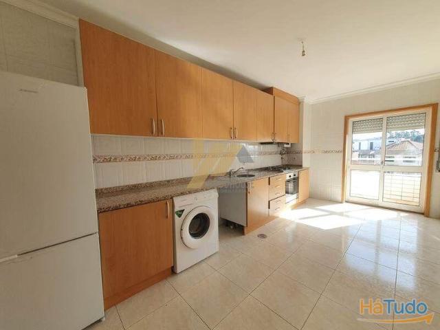 Apartamento T3 com boas áreas | 26083616702