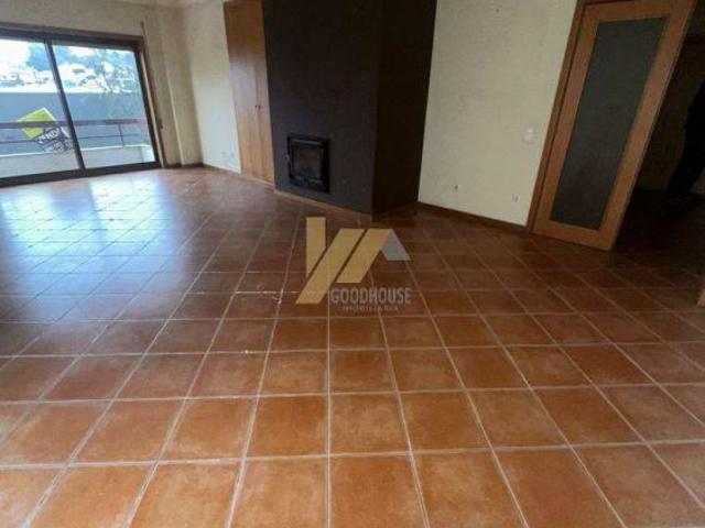 Apartamento T3 com boas áreas | 26083621251