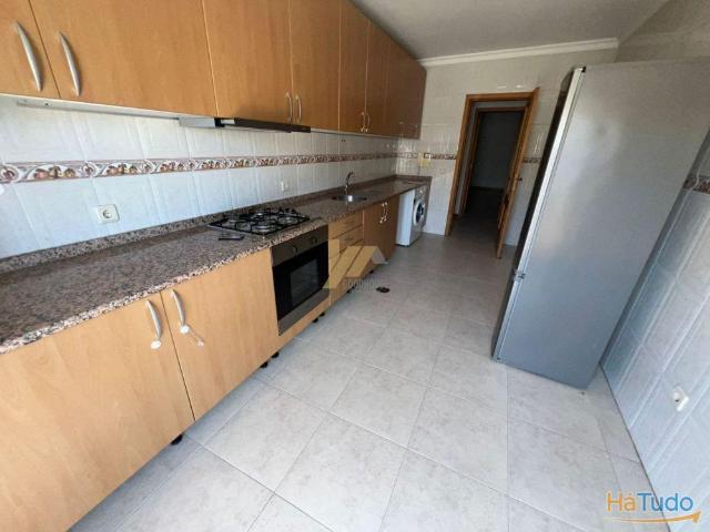 Apartamento T3 com boas áreas | 26084058919