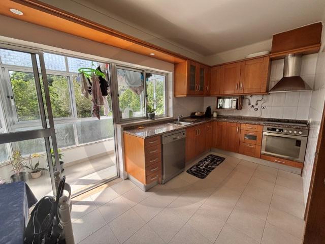 T3 com Garagem, Vistas Deslumbrantes e Totalmente Mobilado
