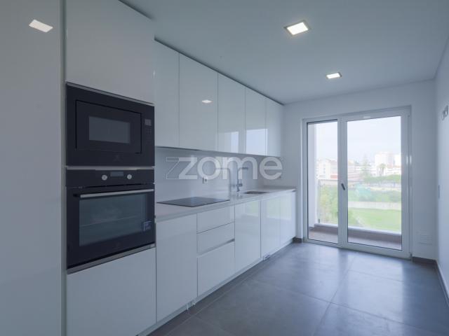 Apartamento T3 com garagem