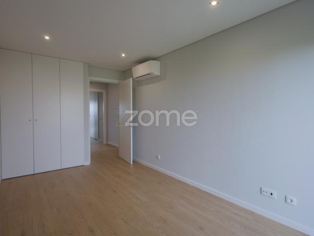 Apartamento T3 com garagem