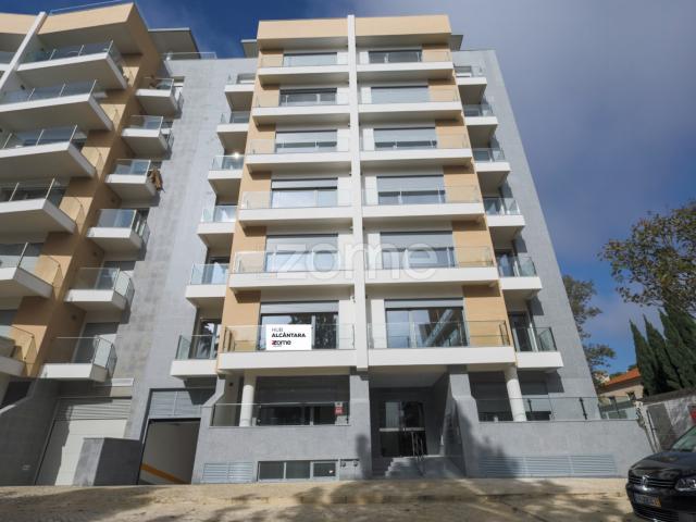 Apartamento T3 com garagem