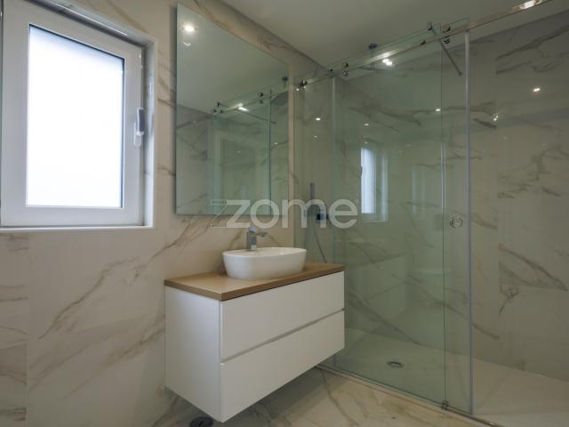 Apartamento T3 com garagem